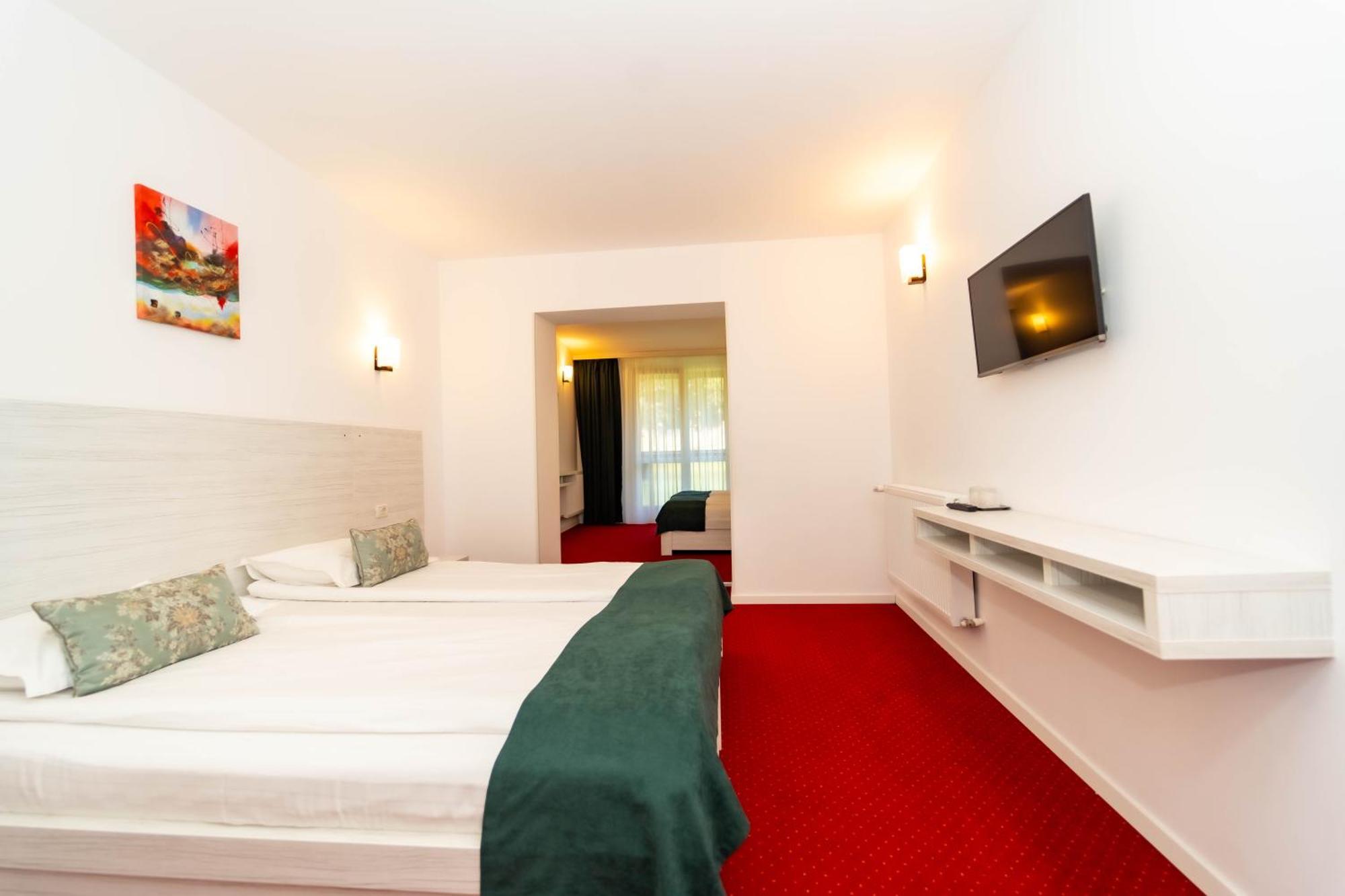 Hotel Cirus Predeal Bagian luar foto