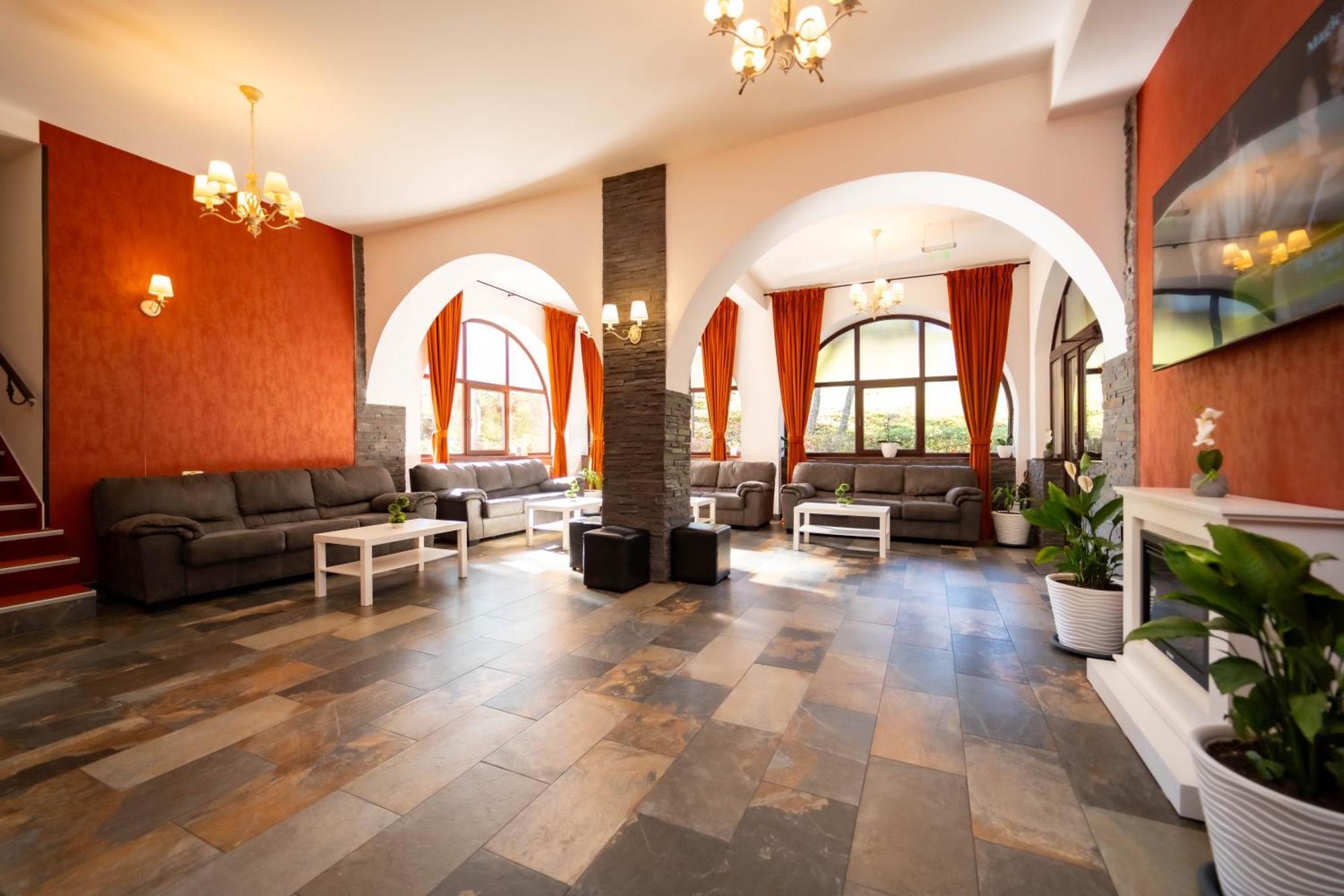 Hotel Cirus Predeal Bagian luar foto