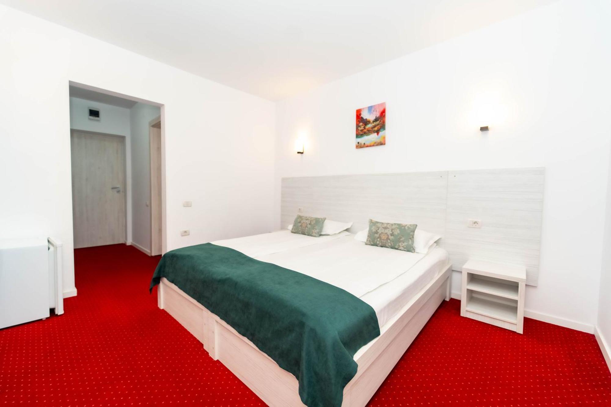 Hotel Cirus Predeal Bagian luar foto