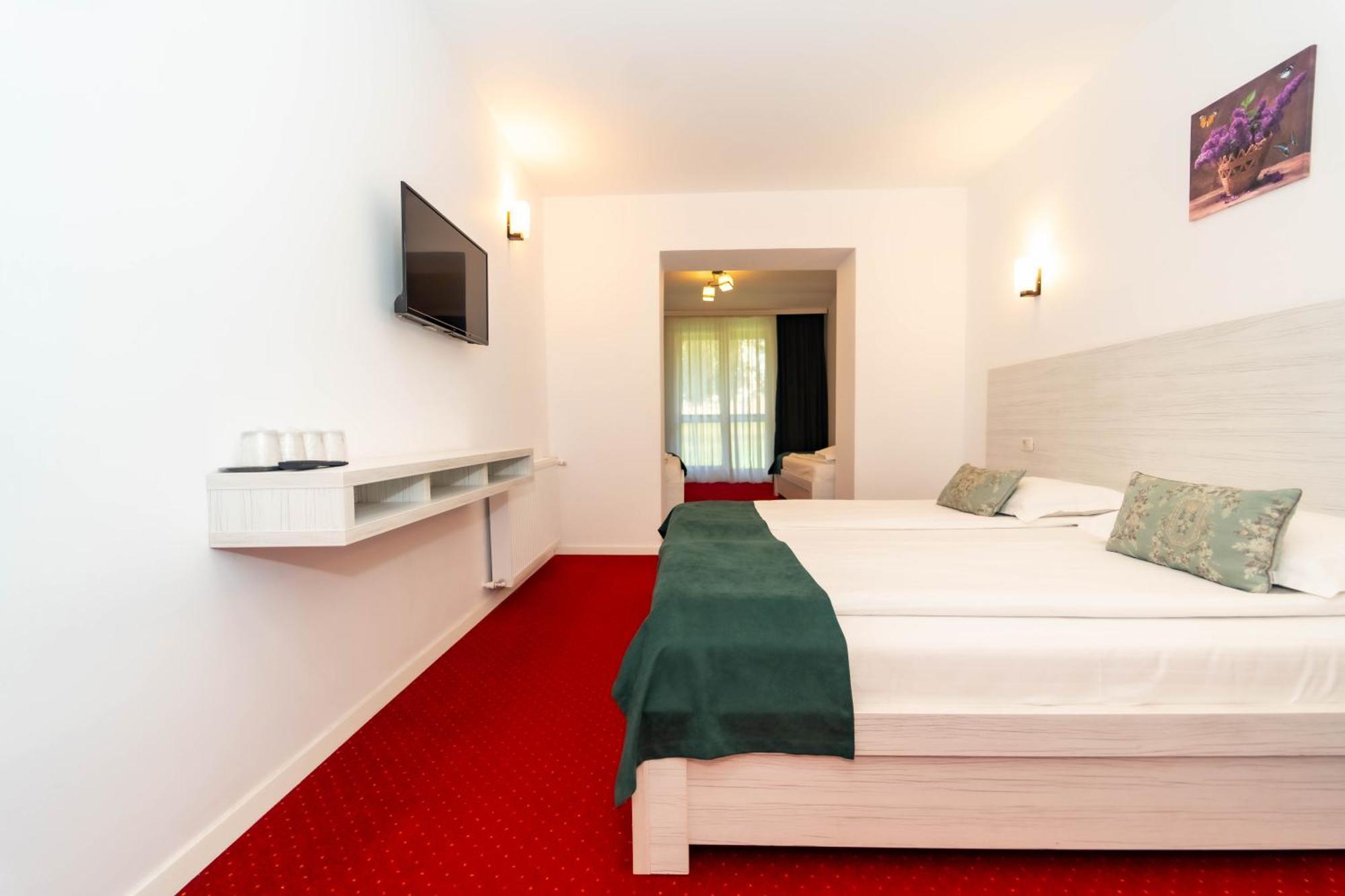 Hotel Cirus Predeal Bagian luar foto
