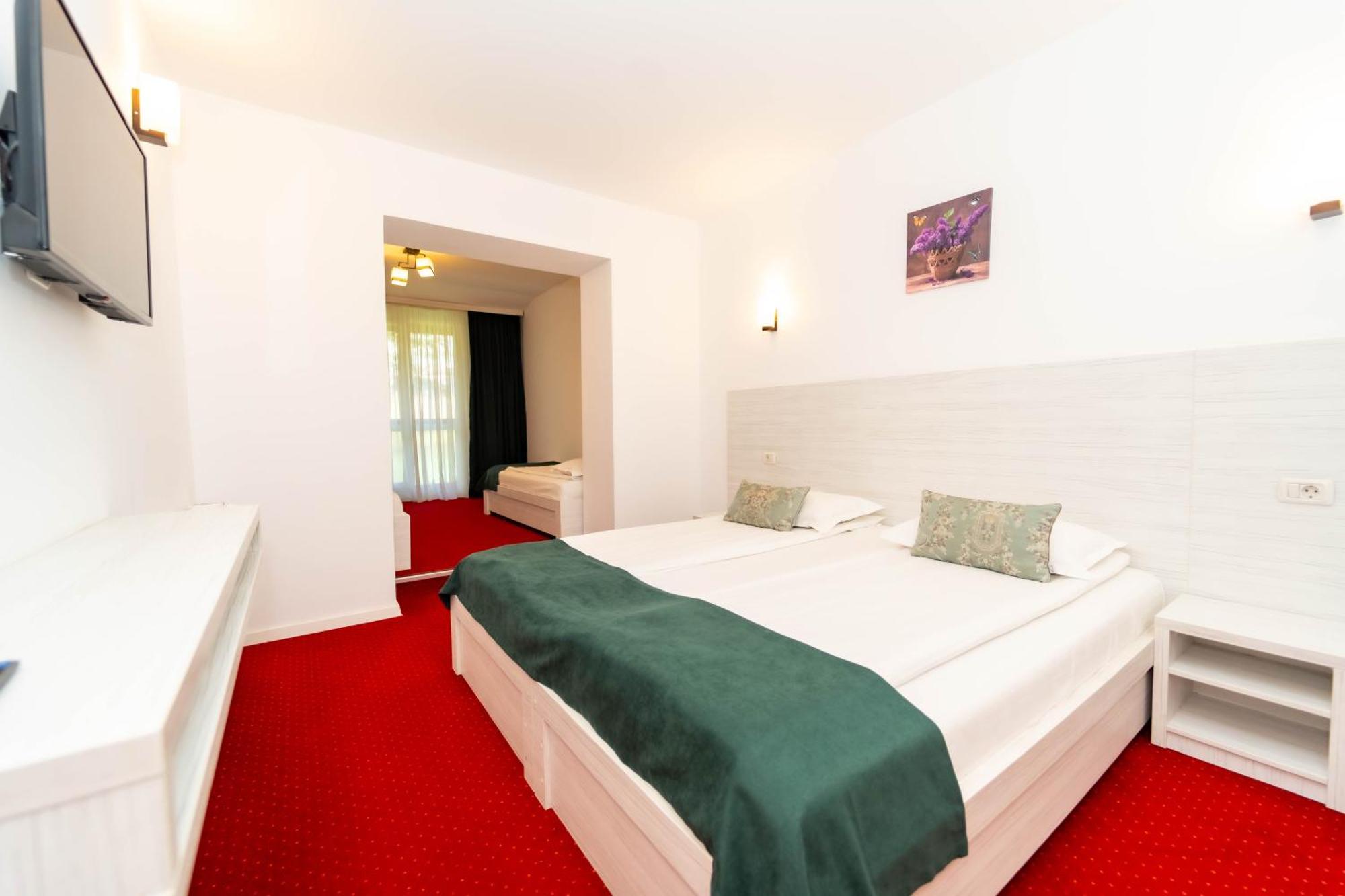 Hotel Cirus Predeal Bagian luar foto