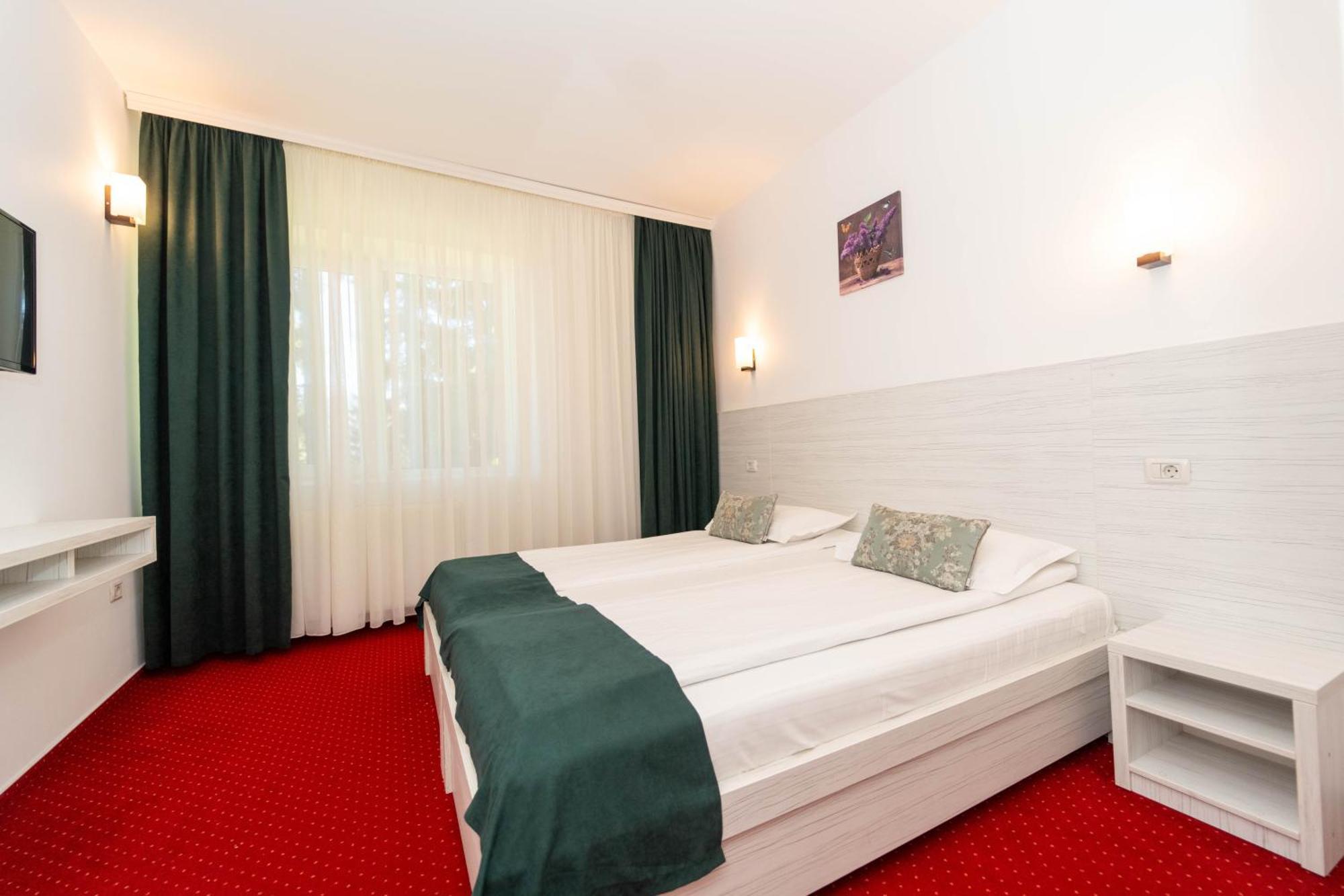 Hotel Cirus Predeal Bagian luar foto