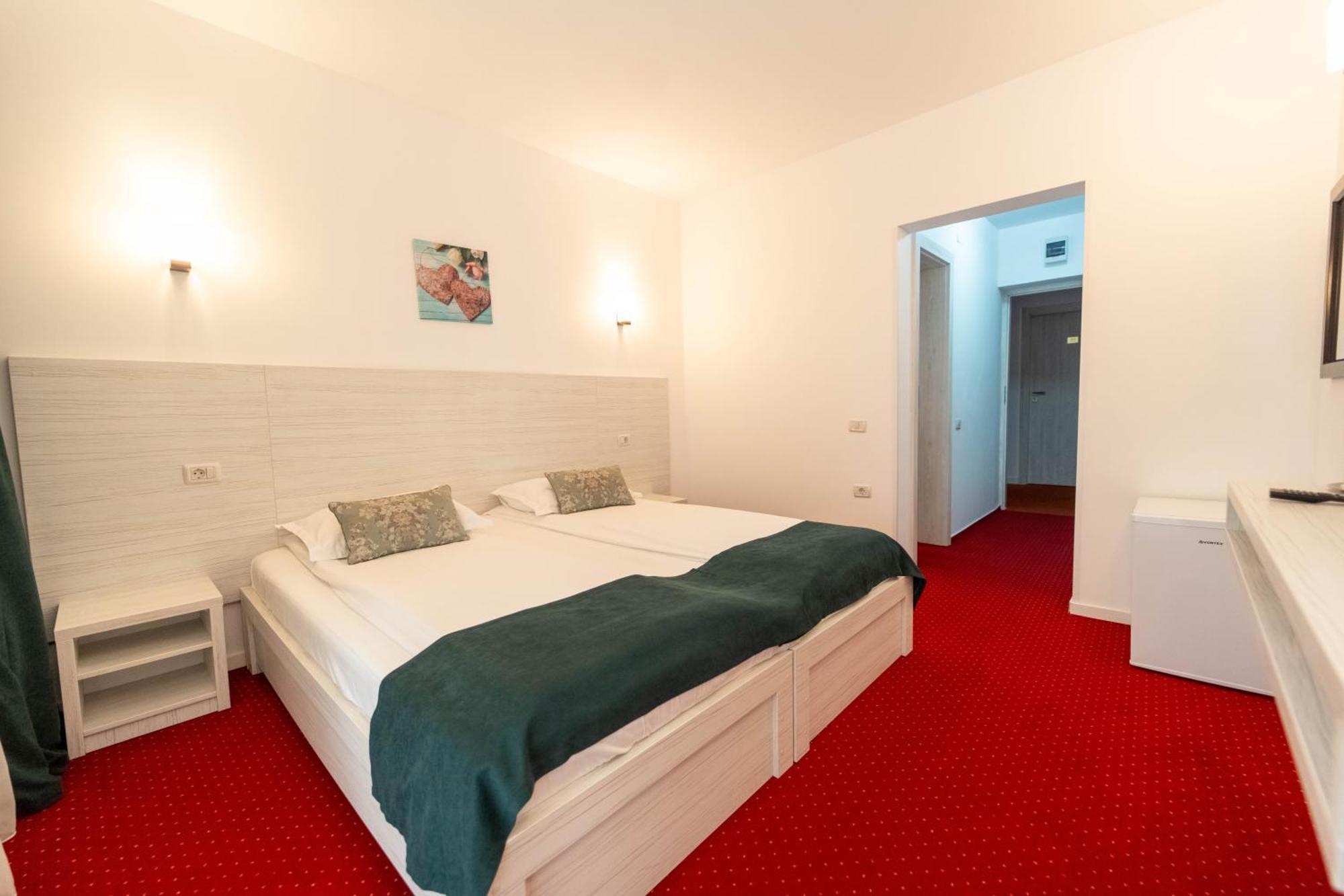 Hotel Cirus Predeal Bagian luar foto