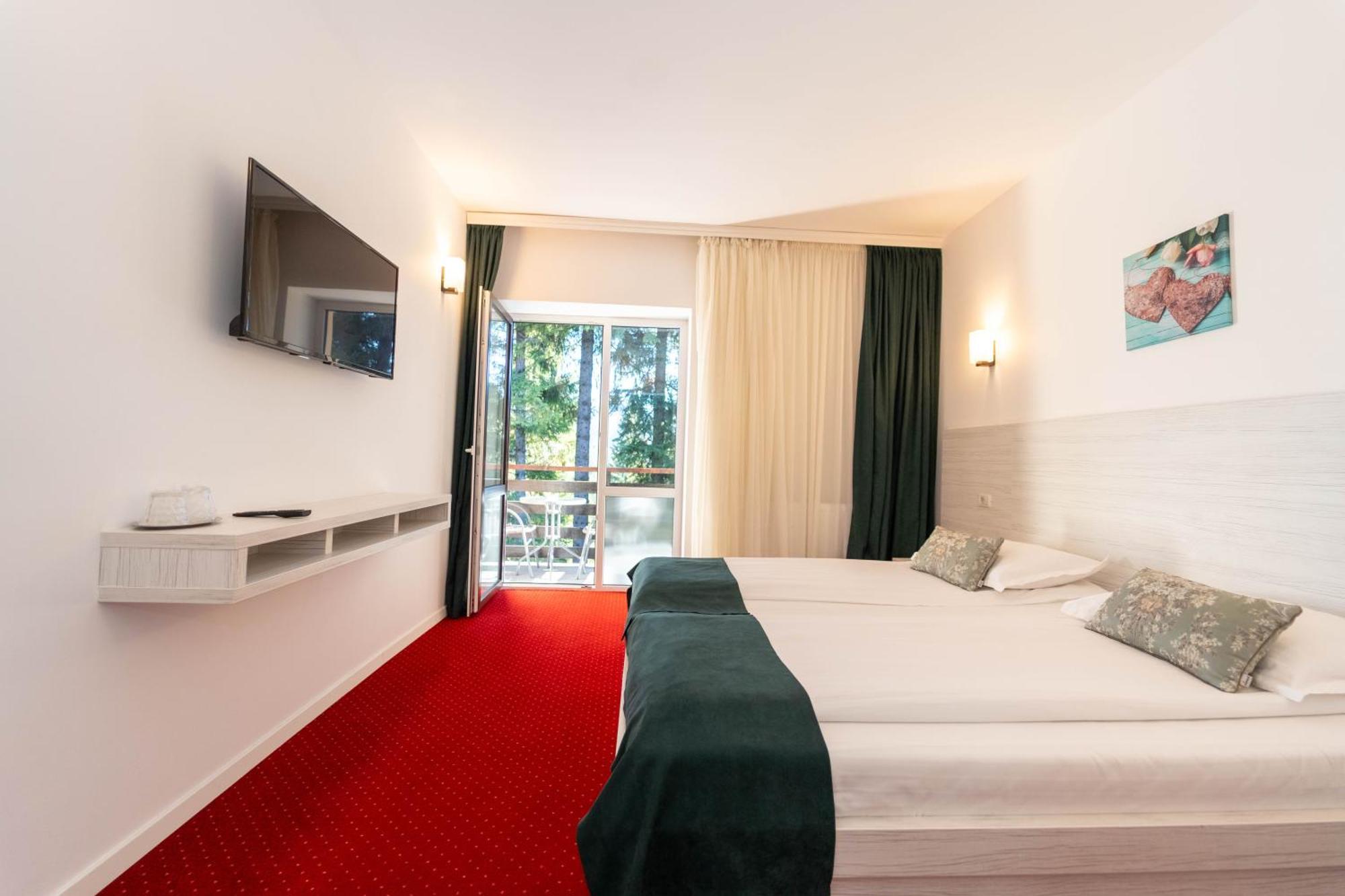 Hotel Cirus Predeal Bagian luar foto
