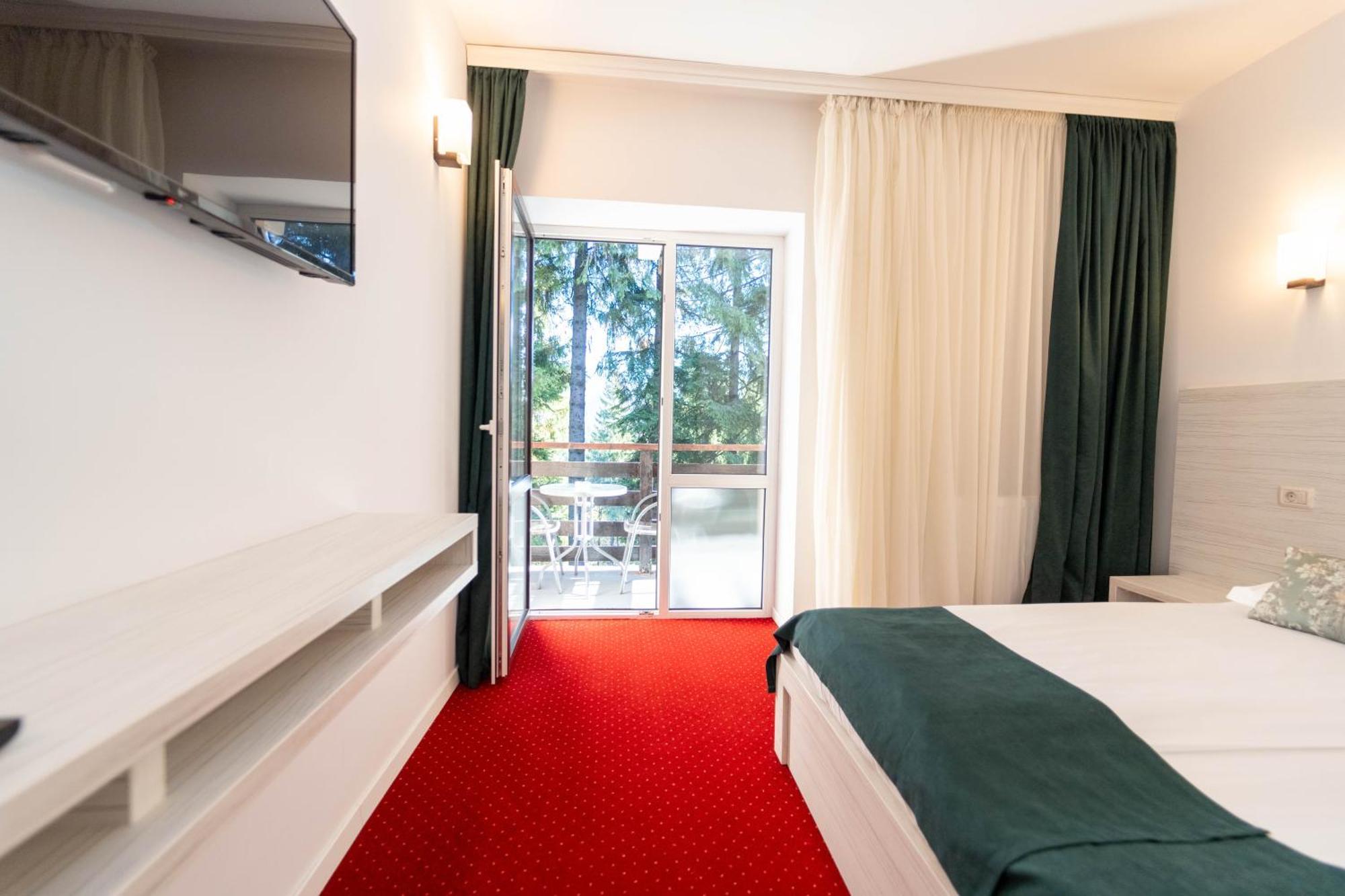 Hotel Cirus Predeal Bagian luar foto