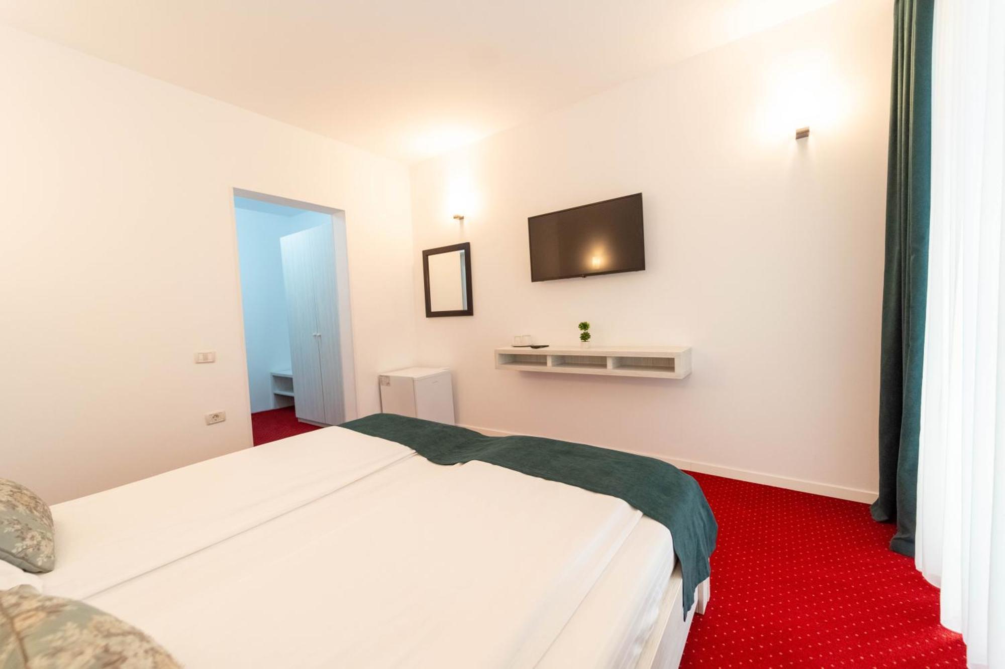 Hotel Cirus Predeal Bagian luar foto